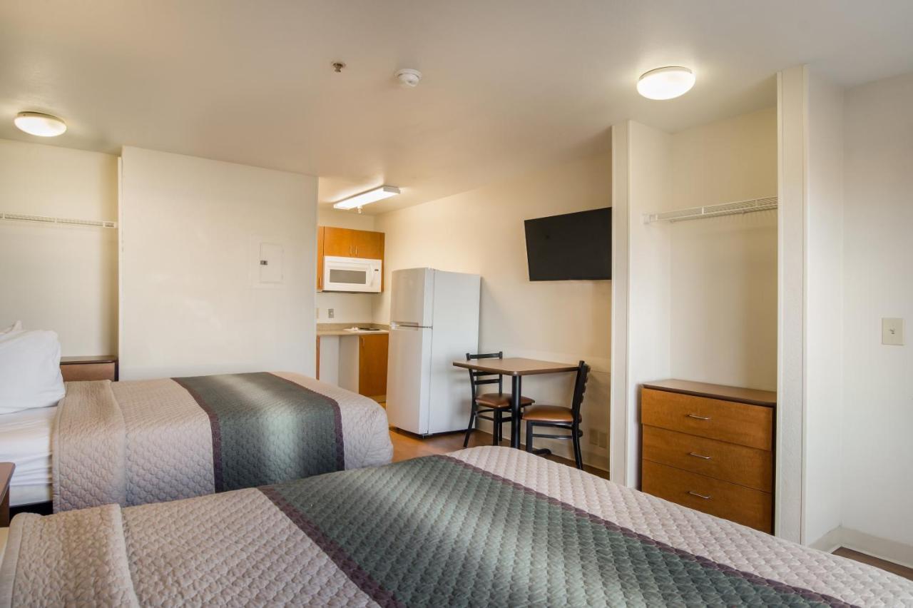 Hometowne By Red Roof Denver - Airport/aurora Motel 2*