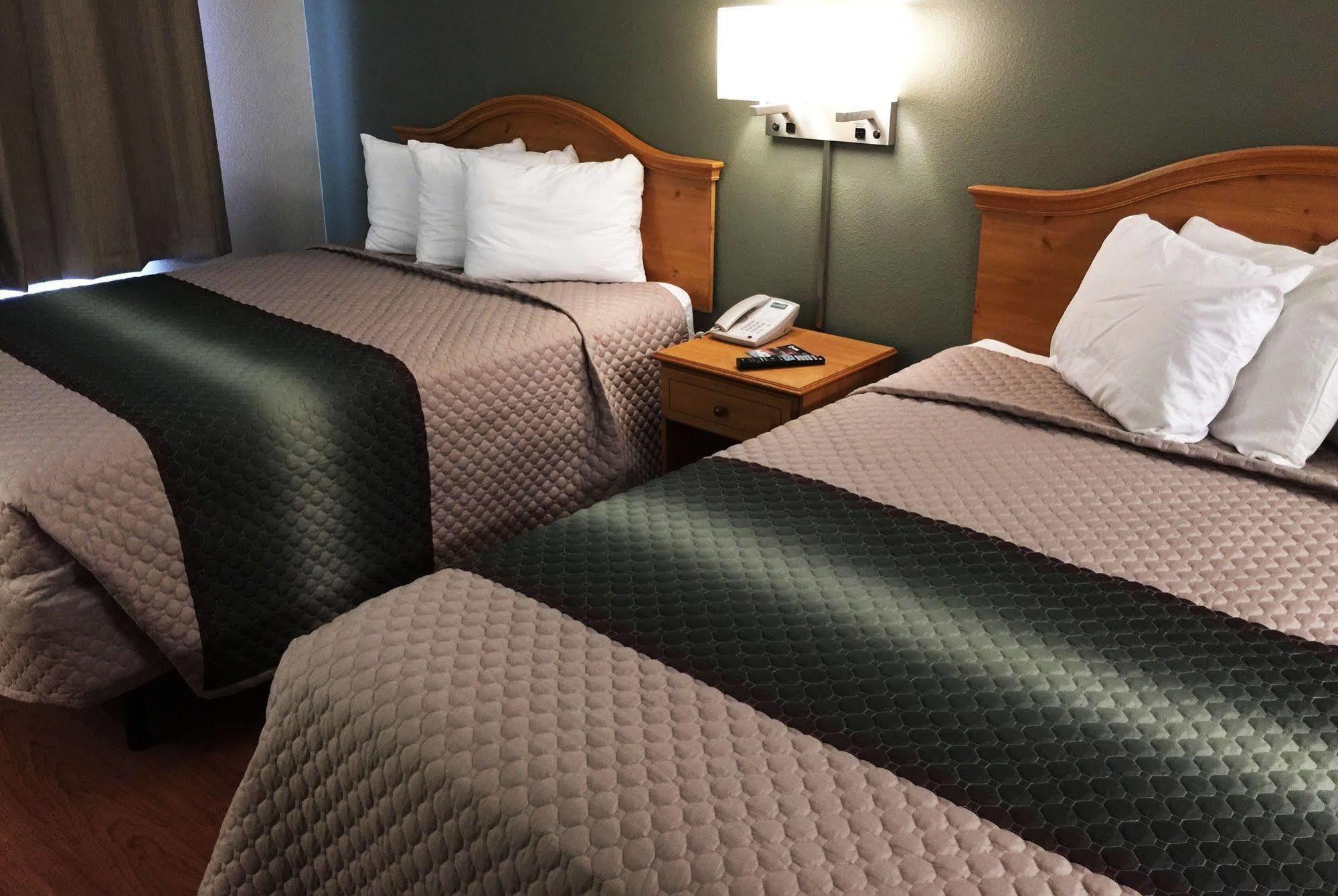 Hometowne By Red Roof Denver - Airport/aurora Motel 2*